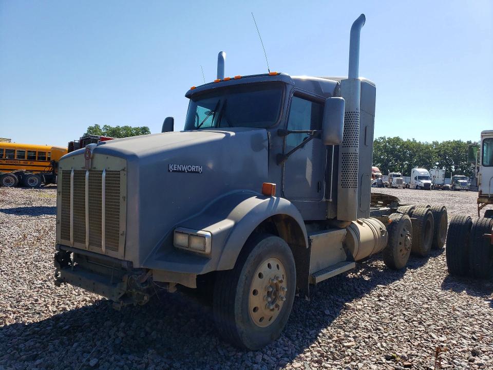 2013 Kenworth T800 VIN 1XKDP4EX5DJ343207 — COPART salvage auction photo