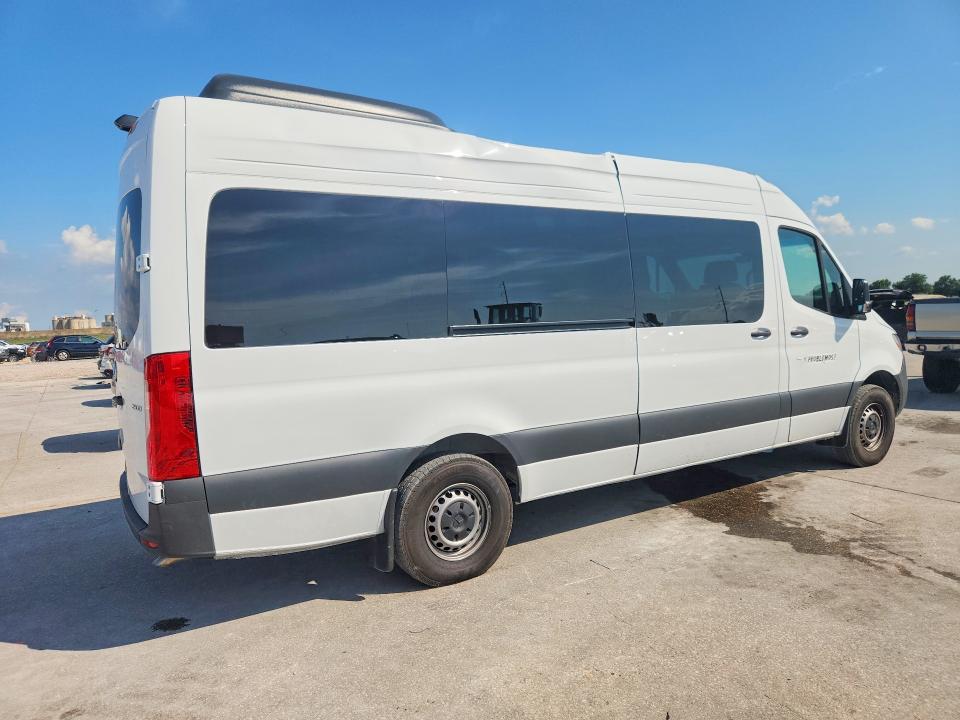 2026 Mercedes-benz Sprinter VIN W1Z4KGHY8TT603206 COPART salvage auction — ROOF, La - Dealer Only Clean Title (P), sold $39,750 on 2026-07-27 (photo 3)