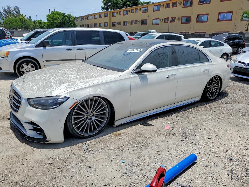 2022 Mercedes-benz S-klasse VIN W1K6G6DB0NA160147 COPART salvage auction — MINOR DENT/SCRATCHES, Fl - Cert Of Title-Salvage Theft, sold $18,200 on 2026-07-28 (photo 1)