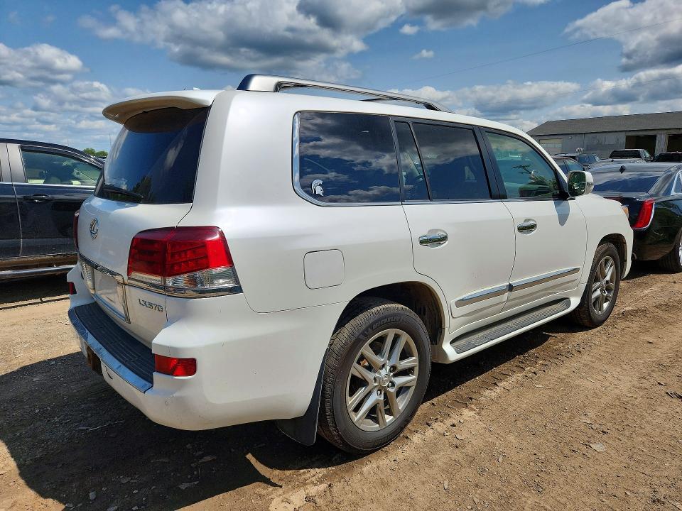 2013 Lexus Lx VIN JTJHY7AX1D4108252 COPART salvage auction — MINOR DENT/SCRATCHES, Mt - Dealer Only Clean Title, sold $13,800 on 2026-09-08 (photo 3)