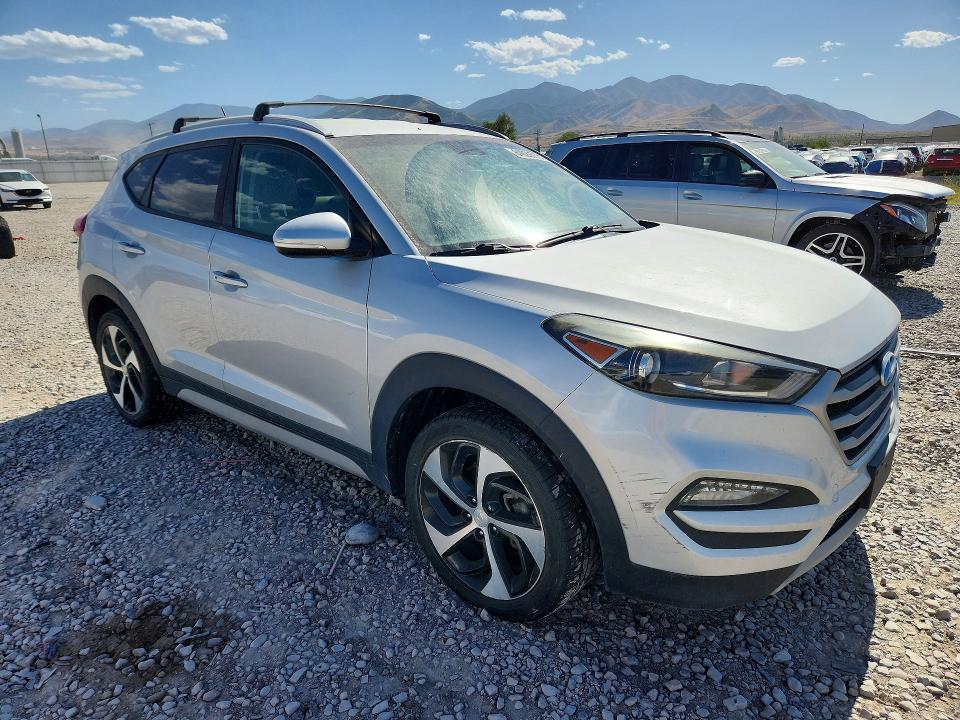 2017 Hyundai Tucson VIN KM8J3CA23HU397331 COPART salvage auction — MINOR DENT/SCRATCHES, Ut - Certificate Of Title, sold $1,000 on 2026-07-28 (photo 4)