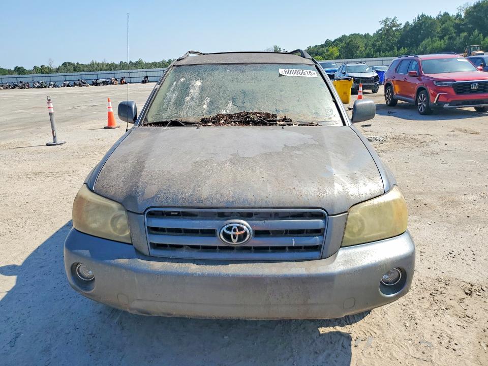 2004 Toyota Highlander VIN JTEGP21A240029241 COPART salvage auction — MINOR DENT/SCRATCHES, SC - CERTIFICATE OF TITLE, sold $900 on 2026-07-27 (photo 5)