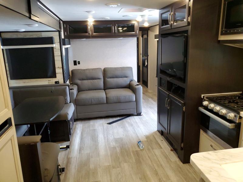 2023 Jayco Jay feather VIN 1UJBB0BT7P1JJ0137 COPART salvage auction — FRONT END, SC - CERT OF TITLE-SALVAGE, sold $7,000 on 2026-09-24 (photo 5)