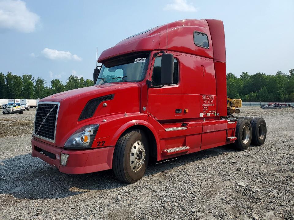 2007 Volvo Vnl VIN 4V4NC9TG17N429708 COPART salvage auction — MINOR DENT/SCRATCHES, Sc - Certificate Of Title, sold $2,850 on 2026-08-11 (photo 1)