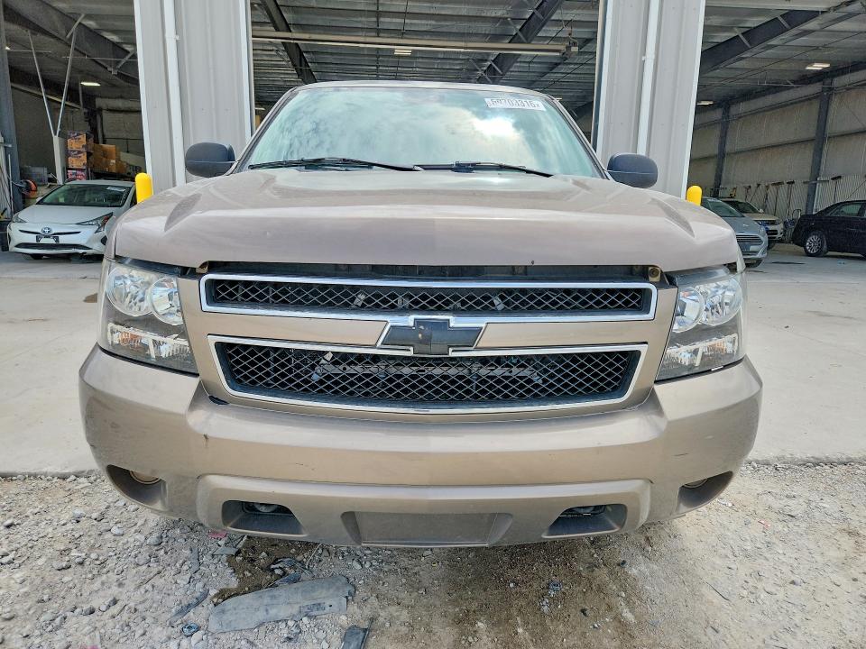 2007 Chevrolet Suburban VIN 1GNFK16397J301471 COPART salvage auction — MINOR DENT/SCRATCHES, Ne - Certificate Of Title, sold $1,600 on 2026-07-09 (photo 5)