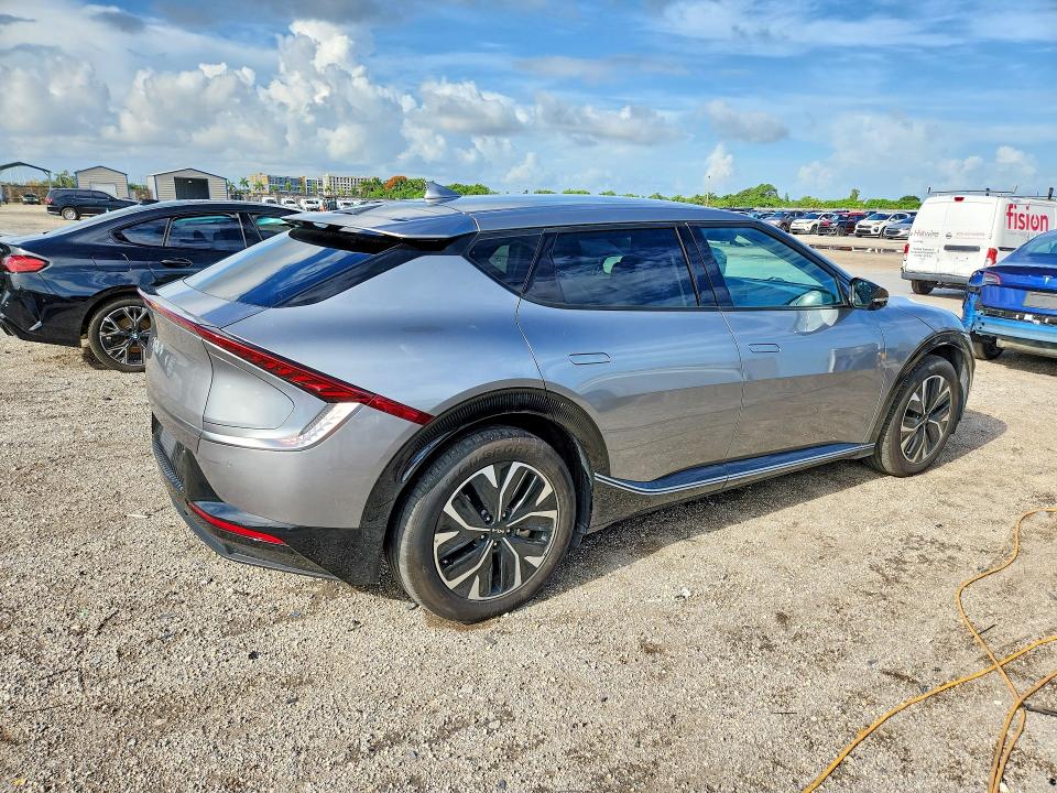 2023 Kia Ev6 VIN KNDC34LA5P5604642 COPART salvage auction — UNDERCARRIAGE, FL - CERTIFICATE OF TITLE, sold $8,700 on 2026-07-15 (photo 3)