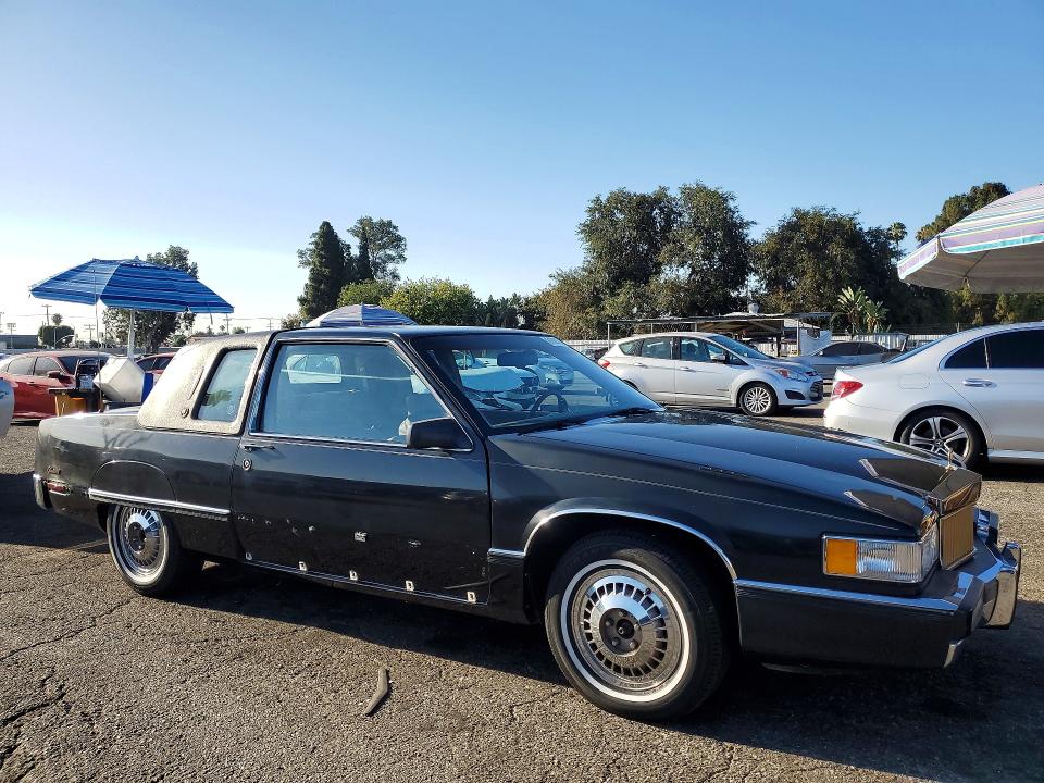 1990 Cadillac Fleetwood VIN 1G6CB1330L4206115 COPART salvage auction — MINOR DENT/SCRATCHES, Ca - Dis/Dlr/Exp Only Clean Title, sold $275 on 2026-07-31 (photo 4)
