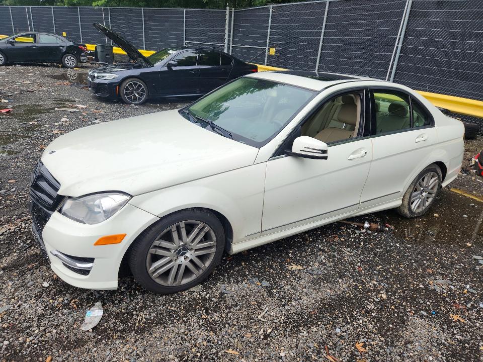 2012 Mercedes-benz C-klasse VIN WDDGF8BB3CR226324 COPART salvage auction — MINOR DENT/SCRATCHES, MD - CERTIFICATE OF TITLE, sold $700 on 2026-07-31 (photo 1)