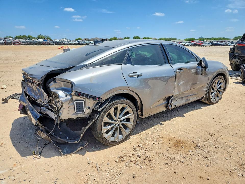 2026 Toyota Crown signia VIN JTDAAAAF9T3040350 COPART salvage auction — SIDE, Tx - Salvage Vehicle Title, sold $16,200 on 2026-08-27 (photo 3)