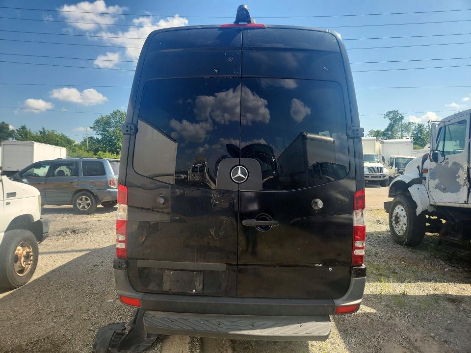 2017 Mercedes-benz Sprinter VIN WDZPE7CD5HP517403 COPART salvage auction — MINOR DENT/SCRATCHES, In - Cert Of Title-Salvage Title, sold $90 on 2026-08-19 (photo 6)