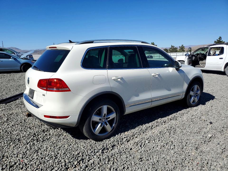 2011 Volkswagen Touareg VIN WVGFF9BP8BD004733 COPART salvage auction — MINOR DENT/SCRATCHES, NV - CERTIFICATE OF TITLE, sold $875 on 2026-07-16 (photo 3)
