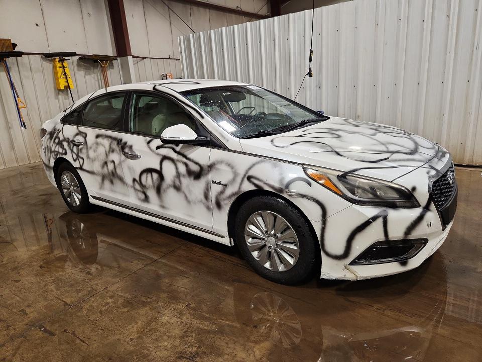 2017 Hyundai Sonata VIN KMHE24L18HA044180 COPART salvage auction — VANDALISM, PA - CERT OF SALV-R=RECONSTRUCTED, sold $1,700 on 2026-07-31 (photo 4)