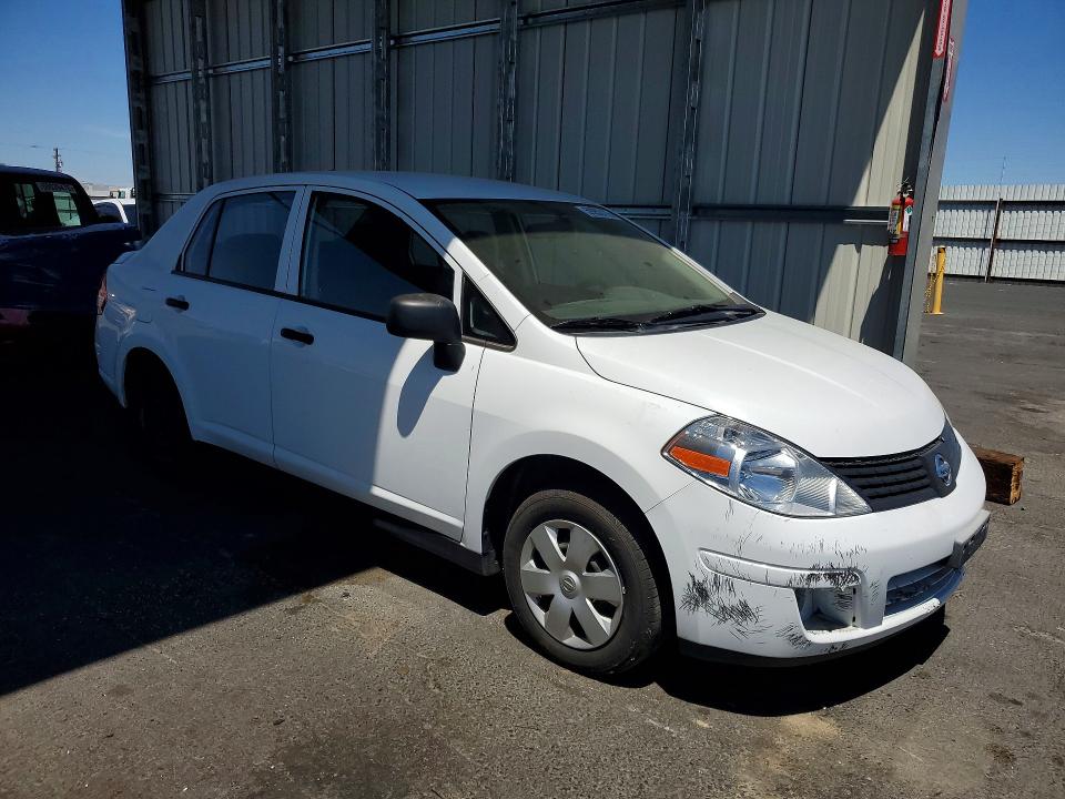 2009 Nissan Versa VIN 3N1CC11E99L436627 COPART salvage auction — MINOR DENT/SCRATCHES, CA - DIS/DLR/EXP ONLY CLEAN TITLE, sold $900 on 2026-07-09 (photo 4)