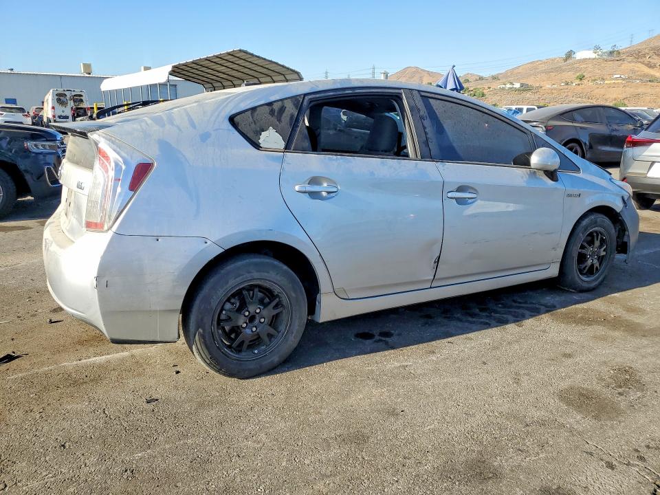 2014 Toyota Prius VIN JTDKN3DU2E0389952 COPART salvage auction — MINOR DENT/SCRATCHES, CA - SALVAGE CERTIFICATE, sold $550 on 2026-07-16 (photo 3)