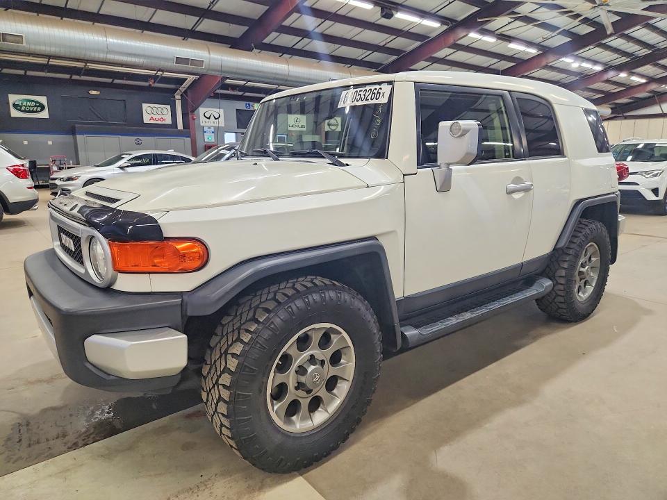 2013 Toyota Fj cruiser VIN JTEBU4BF0DK165056 COPART salvage auction — MINOR DENT/SCRATCHES, Oh - Certificate Of Title (P), sold $10,100 on 2026-07-21 (photo 1)