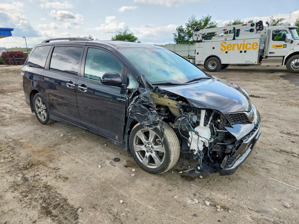 2018 Toyota Sienna VIN 5TDXZ3DC1JS957312 COPART salvage auction — FRONT END, Wi - Certificate Of Title, sold $1,250 on 2026-07-28 (photo 4)