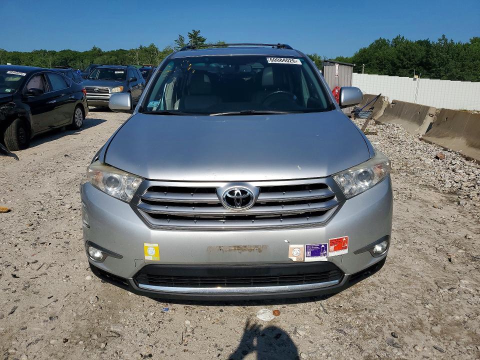 2011 Toyota Highlander VIN 5TDBK3EH3BS091834 COPART salvage auction — SIDE, MA - CERT OF TITLE-RECONSTRCTD COLL, sold $575 on 2026-07-22 (photo 5)