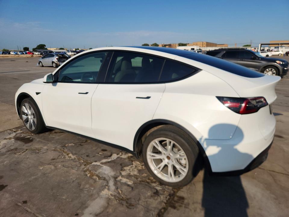 2022 Tesla Model y VIN 7SAYGDEE2NF419618 COPART salvage auction — WATER/FLOOD, Tx - Cert Of Title-Reblt Slvg Flood (P), sold $6,900 on 2026-07-16 (photo 2)