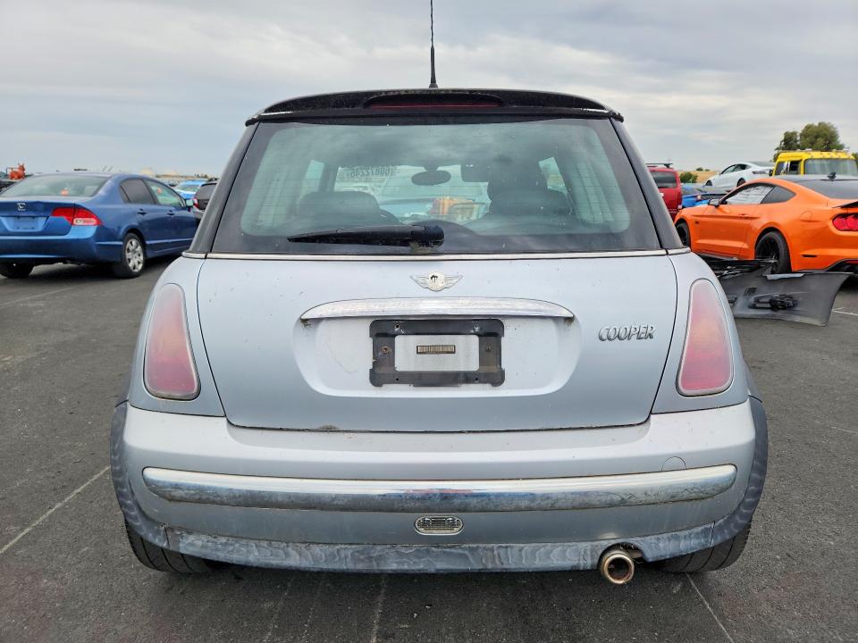 2004 Mini Cooper VIN WMWRC33434TJ62740 COPART salvage auction — MINOR DENT/SCRATCHES, CA - DIS/DLR/EXP ONLY CLEAN TITLE, sold $225 on 2026-07-20 (photo 6)