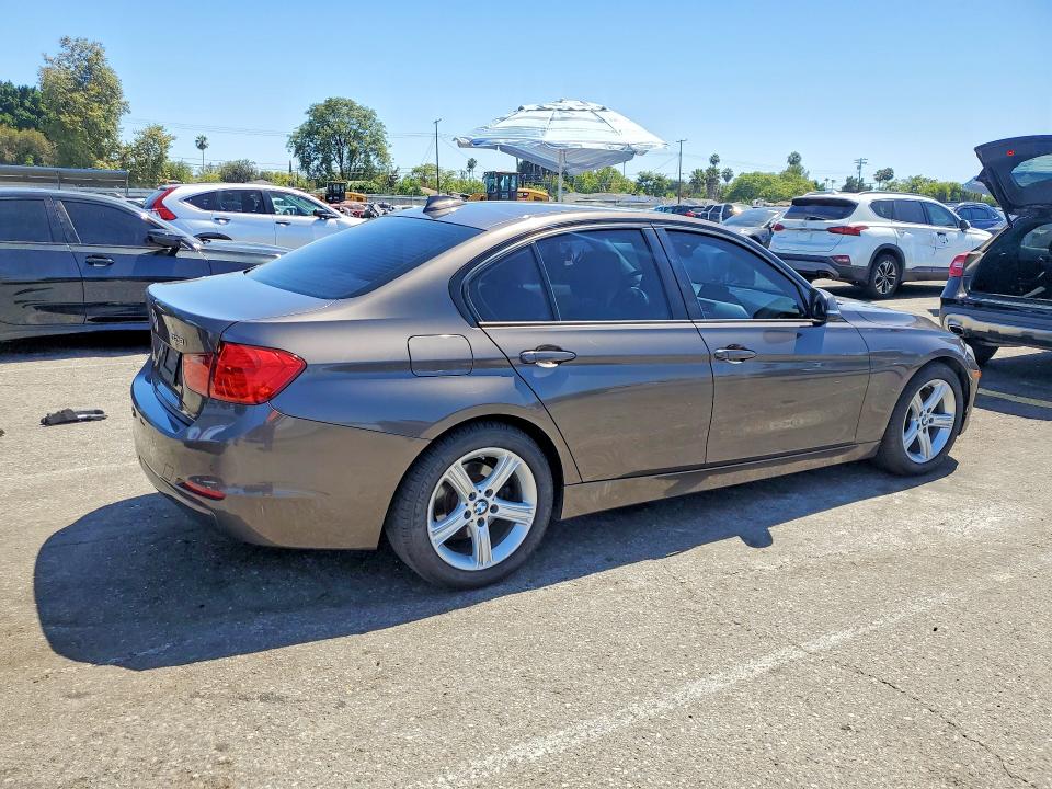 2012 BMW 3er VIN WBA3A5G59CNP18238 COPART salvage auction — FRONT END, Salvage Title, sold $1,600 on 2026-07-24 (photo 3)