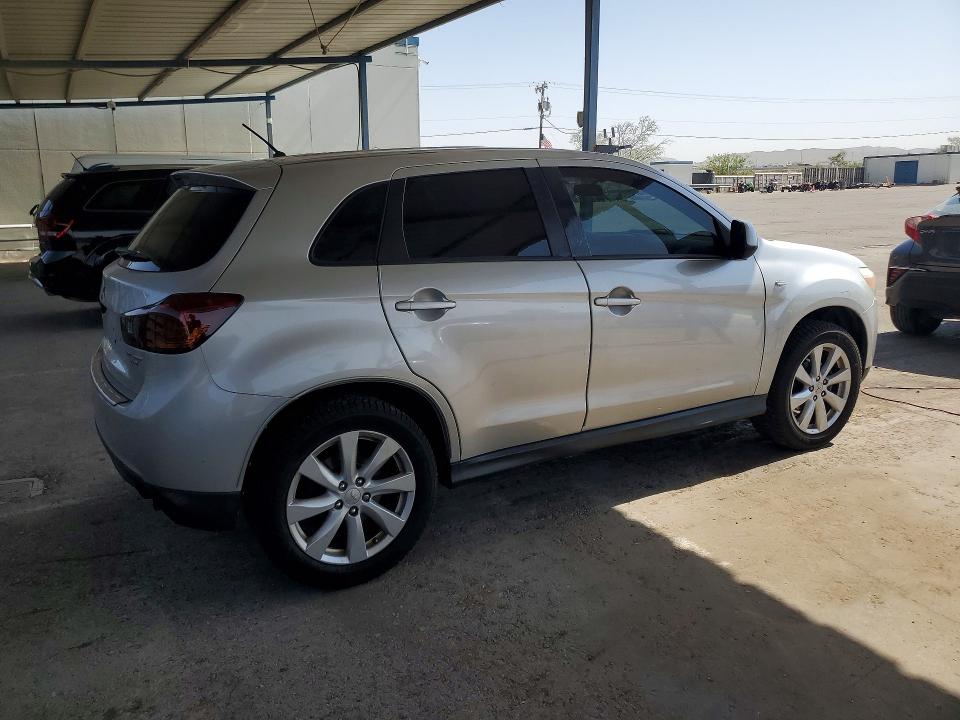 2014 Mitsubishi VIN 4A4AP3AU0EE011148 COPART salvage auction — MINOR DENT/SCRATCHES, Ca - Cert Of Title-Salvaged, sold $300 on 2026-07-10 (photo 3)
