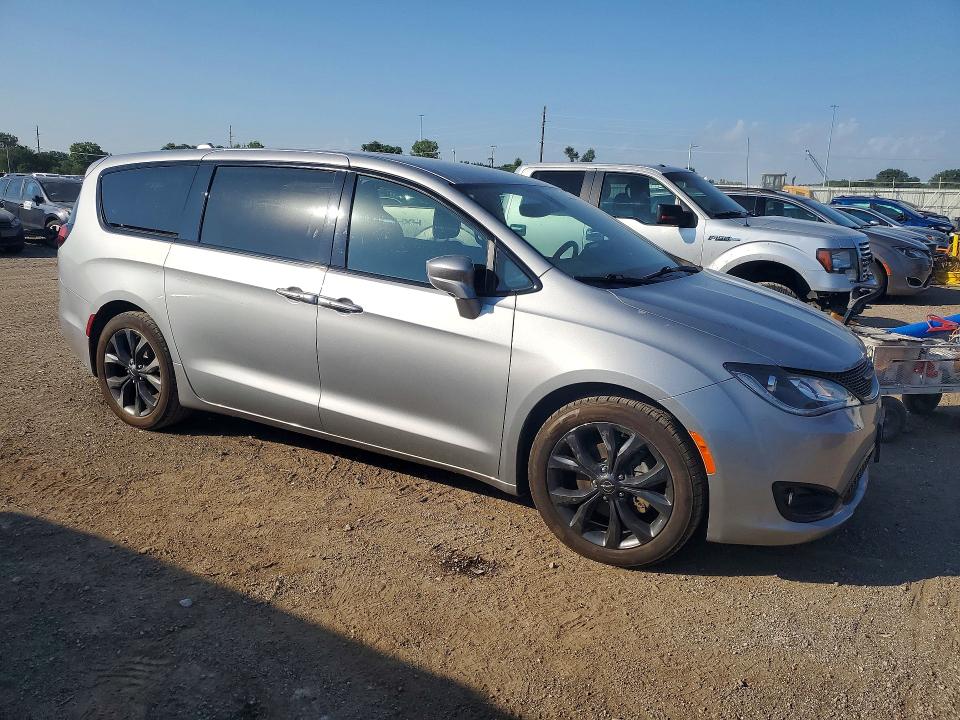 2018 Chrysler Pacifica VIN 2C4RC1FG5JR272883 COPART salvage auction — MECHANICAL, Ia - Certificate Of Title, sold $550 on 2026-07-24 (photo 4)