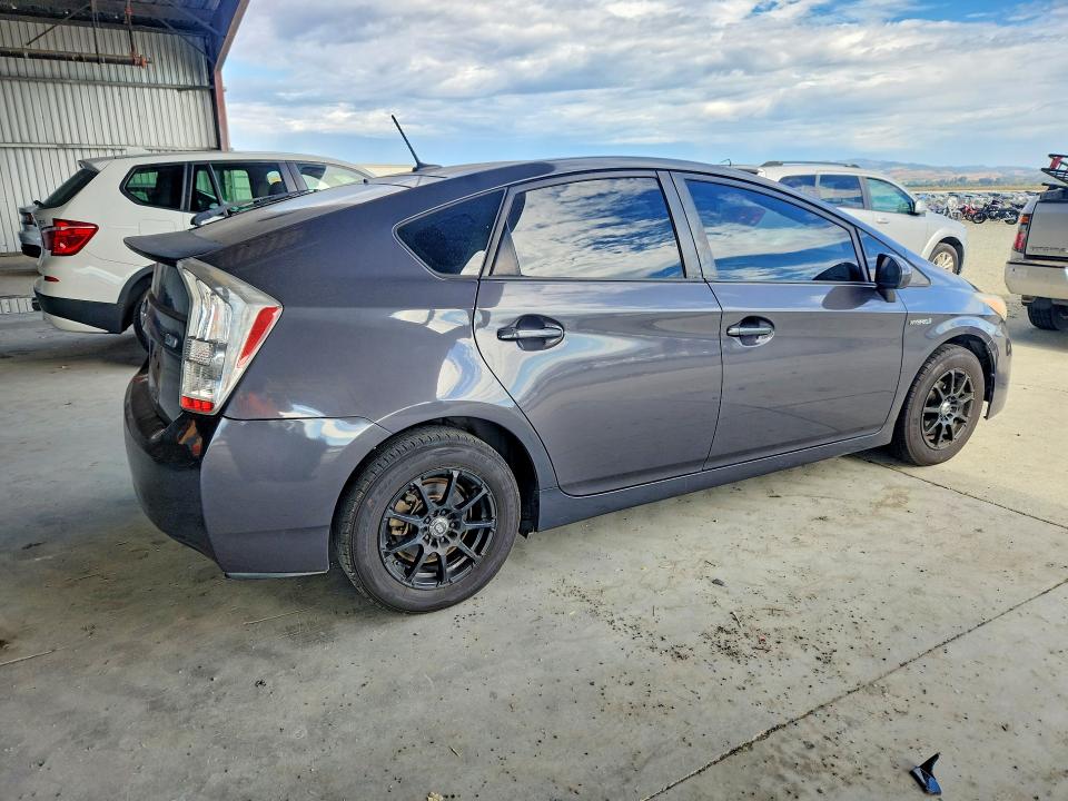 2010 Toyota Prius v VIN JTDKN3DU4A0062625 COPART salvage auction — MINOR DENT/SCRATCHES, Ca - Dis/Dlr/Exp Only Clean Title, sold $925 on 2026-07-23 (photo 3)