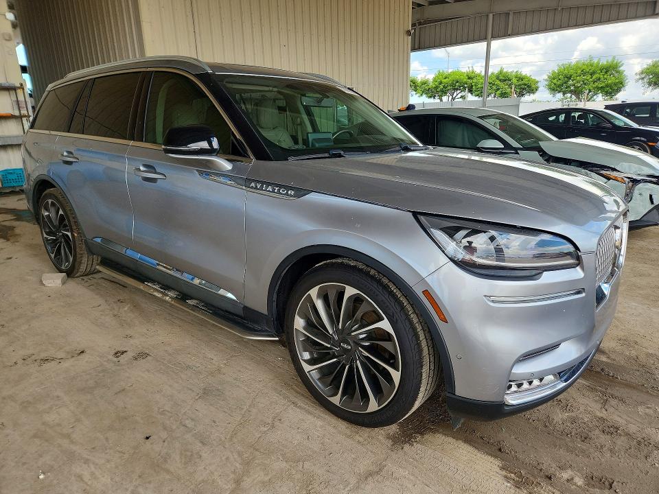 2020 Lincoln Aviator VIN 5LM5J7WCXLGL23845 COPART salvage auction — SIDE, Fl - Cert Of Title Slvg Rebuildable, sold $10,100 on 2026-09-06 (photo 4)