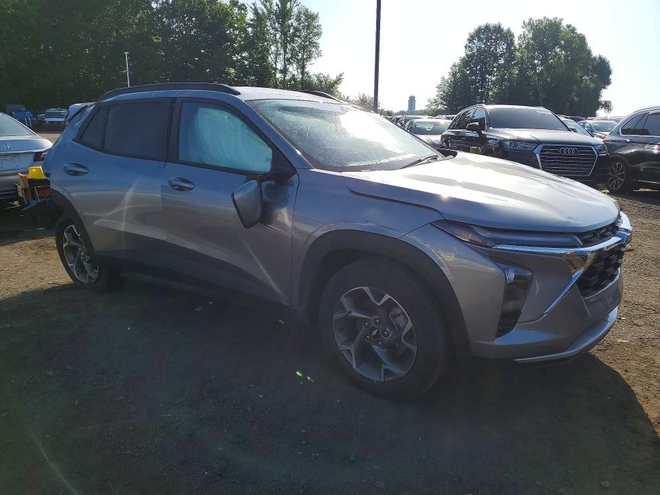 2025 Chevrolet Trax VIN KL77LHEP2SC304052 COPART salvage auction — ALL OVER, TN - SALVAGE CERTIFICATE, sold $475 on 2026-07-23 (photo 4)