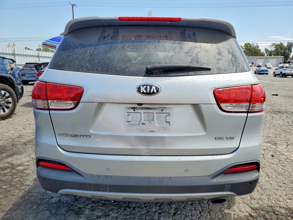 2017 Kia Sorento VIN 5XYPH4A5XHG302927 COPART salvage auction — SIDE, CA - DIS/DLR/EXP ONLY CLEAN TITLE (P), sold $2,150 on 2026-07-30 (photo 6)