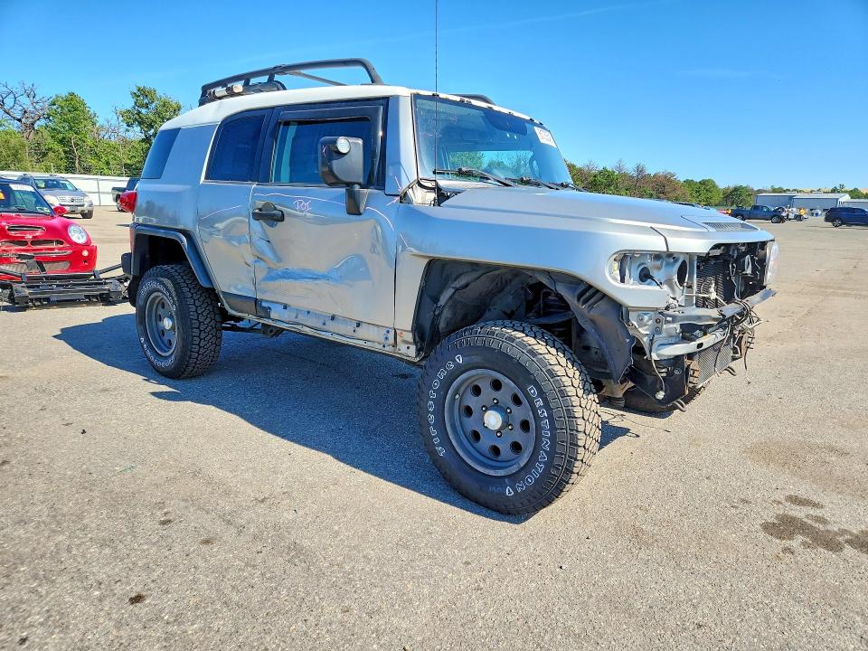 2009 Toyota Fj cruiser VIN JTEBU11FX9K069474 COPART salvage auction — FRONT END, NY - MV-907A SALVAGE CERTIFICATE, sold $3,250 on 2026-07-27 (photo 4)