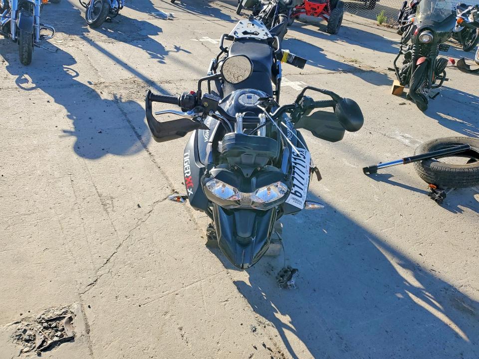 2017 Triumph motorcycle Tiger VIN SMTE07BF9HT780334 COPART salvage auction — FRONT END, CA - SALVAGE CERTIFICATE, sold $700 on 2026-09-17 (photo 2)