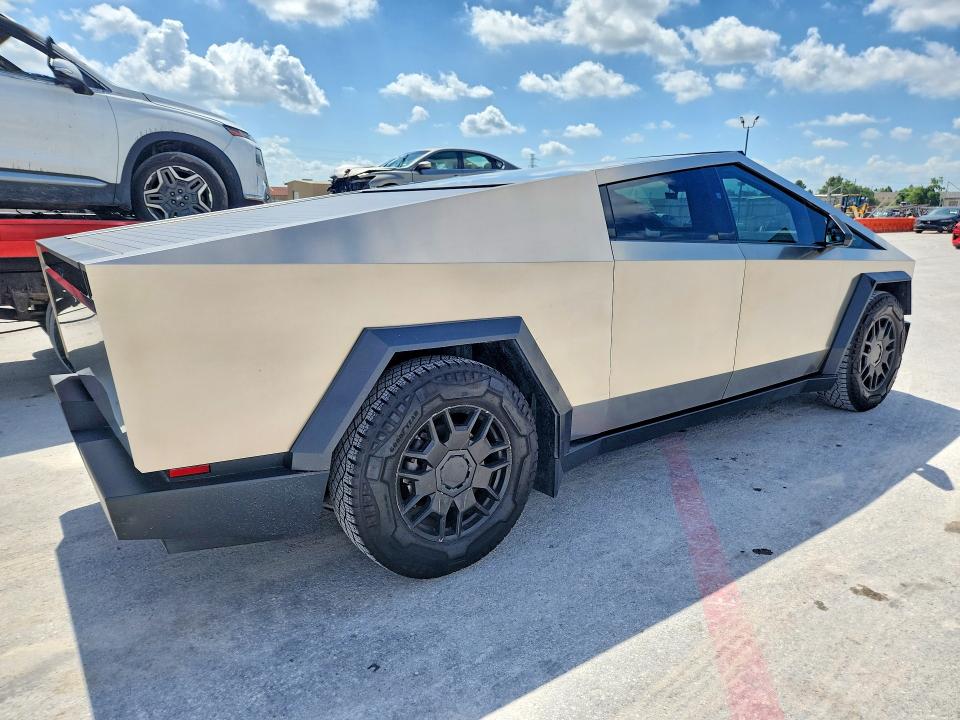 2024 Tesla Cybertruck VIN 7G2CEHEE9RA026641 COPART salvage auction — DAMAGE HISTORY, Tx - Cert Of Title-Rebuilt Salvage (P), sold $40,000 on 2026-07-17 (photo 3)