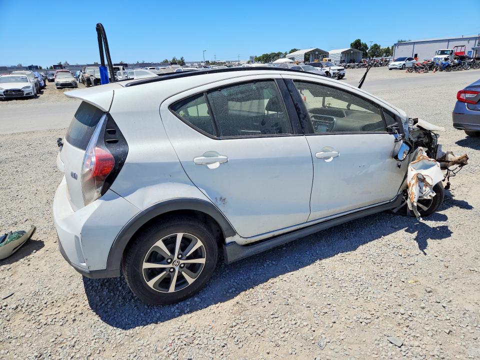 2018 Toyota Prius c VIN JTDKDTB3XJ1612272 COPART salvage auction — ALL OVER, CA - DIS/DLR/EXP ONLY CLEAN TITLE, sold $1,300 on 2026-07-31 (photo 3)