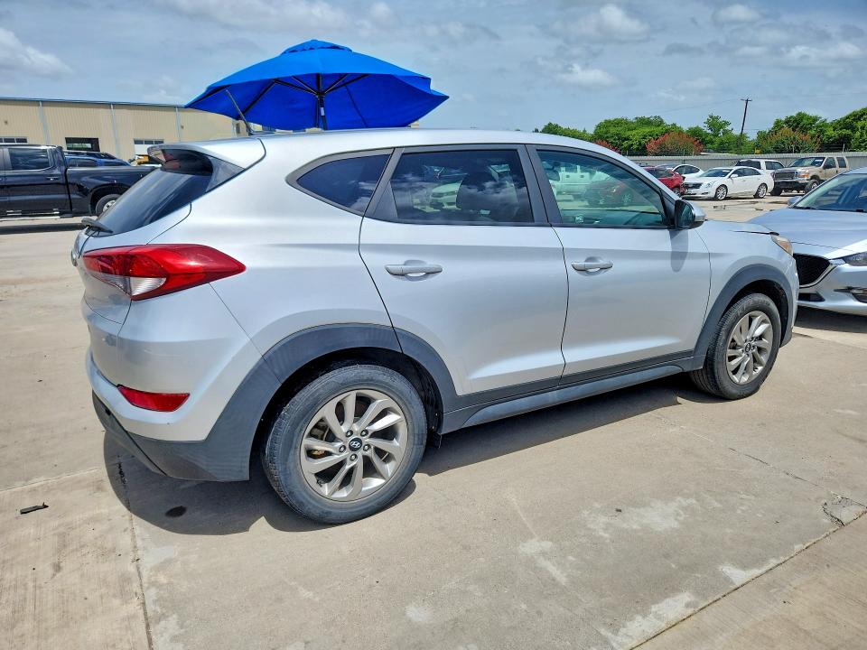 2017 Hyundai Tucson VIN KM8J23A45HU463804 COPART salvage auction — MINOR DENT/SCRATCHES, TX - CERTIFICATE OF TITLE, sold $2,200 on 2026-07-23 (photo 3)