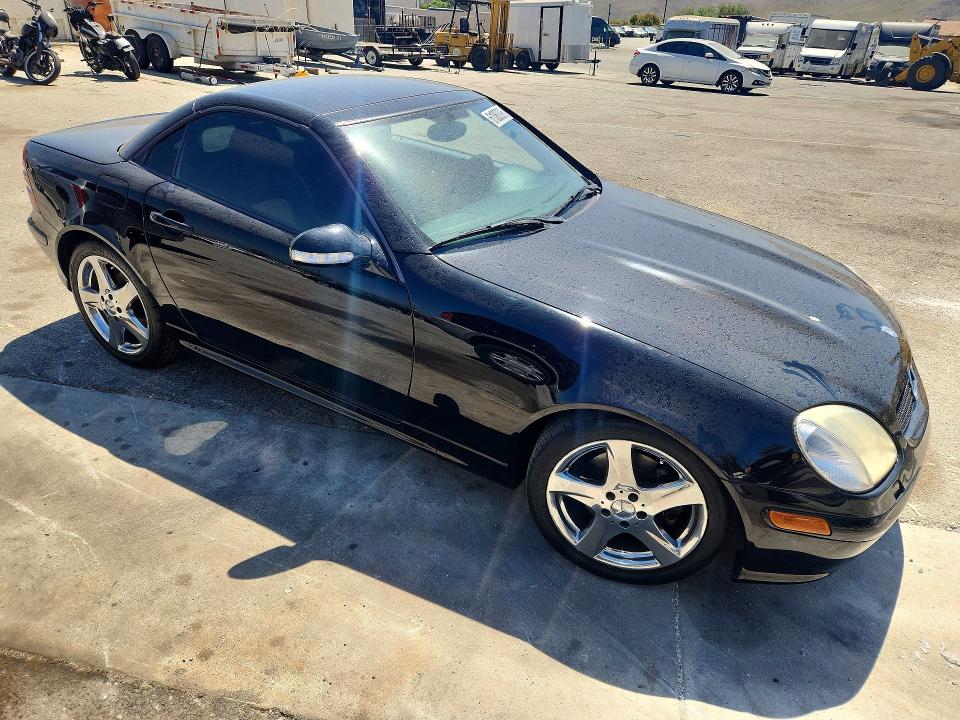 2002 Mercedes-benz Slk-class VIN WDBKK65F82F268442 COPART salvage auction — MINOR DENT/SCRATCHES, CA - DIS/DLR/EXP ONLY CLEAN TITLE, sold $125 on 2026-07-21 (photo 4)