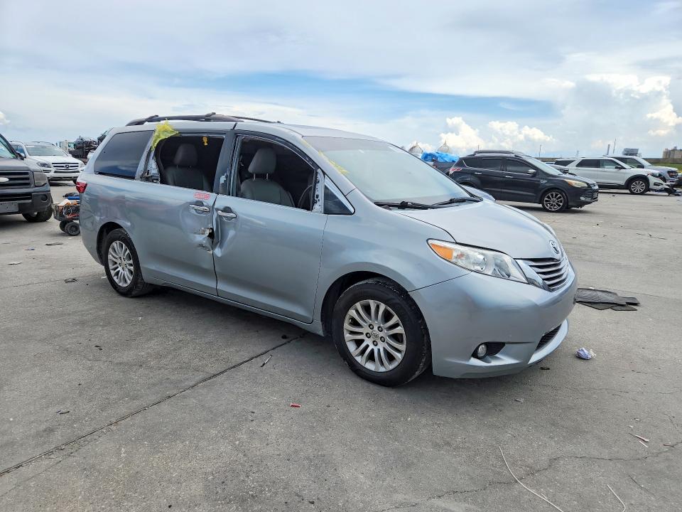 2015 Toyota Sienna VIN 5TDYK3DC8FS582339 COPART salvage auction — SIDE, La - Cert Of Title-Salvage, sold $1,750 on 2026-07-15 (photo 4)