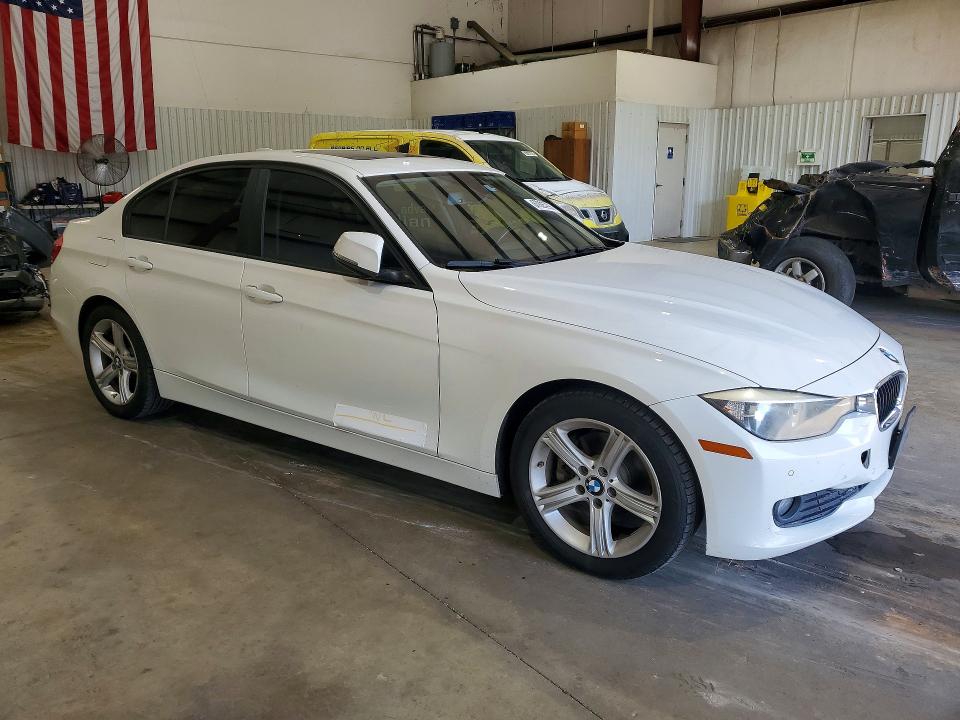 2014 BMW 3er VIN WBA3B1C56EK130684 COPART salvage auction — WATER/FLOOD, Tx - Salvage Title-Flood Damage, sold $1,200 on 2026-08-17 (photo 4)
