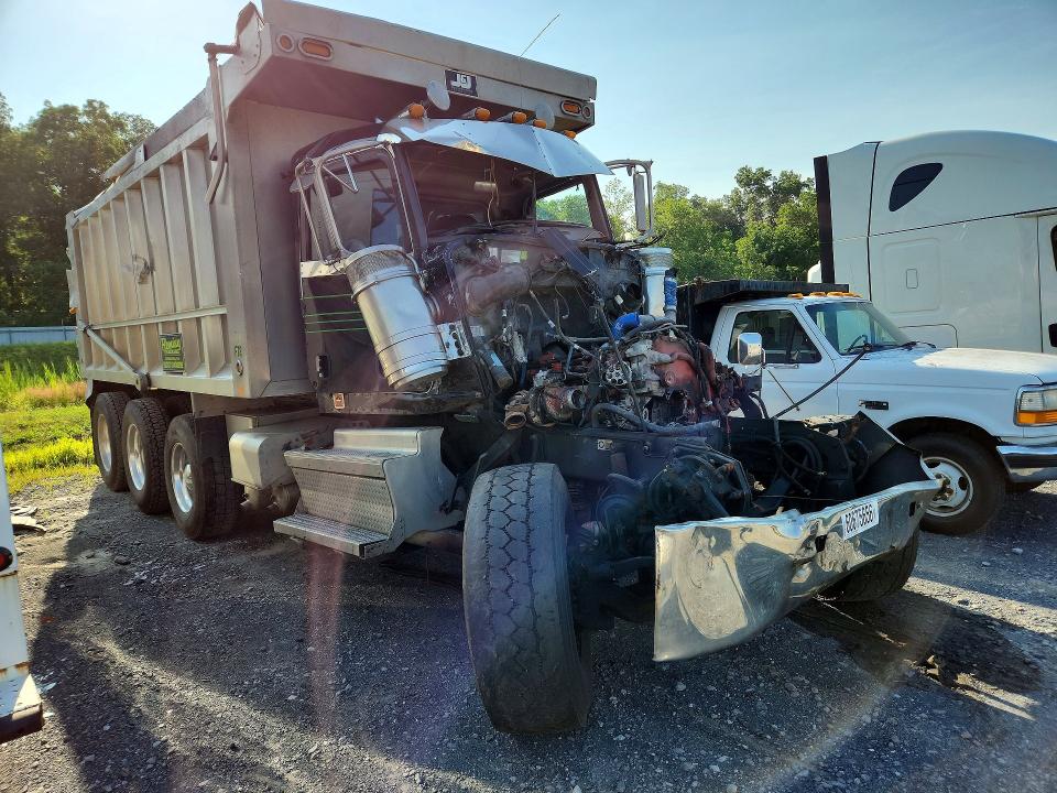 2019 Peterbilt 389 VIN 1NPXL40X2KD616278 COPART salvage auction — ROLLOVER, PA - CERTIFICATE OF SALVAGE, sold $9,500 on 2026-08-13 (photo 4)