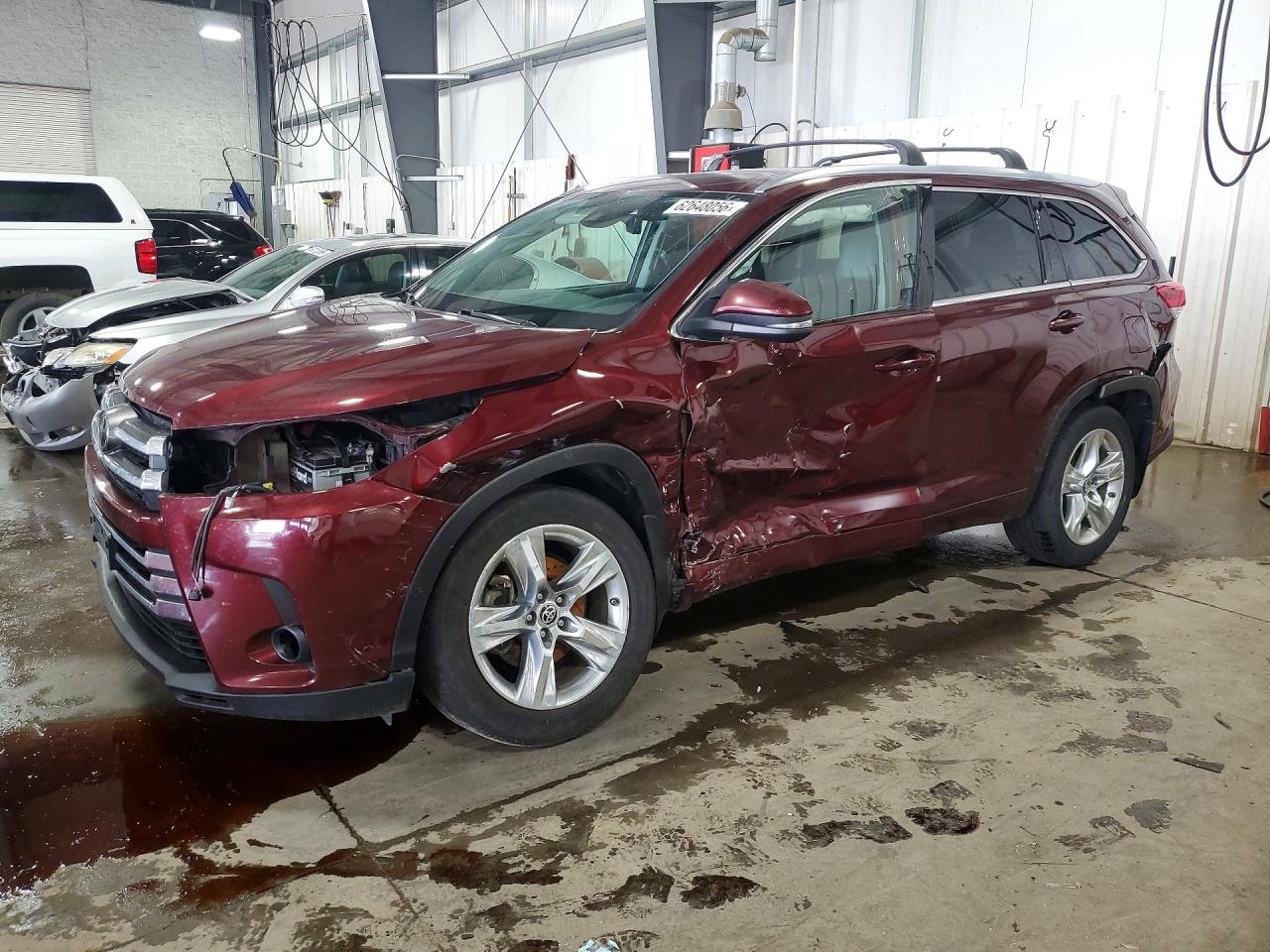 2017 Toyota Highlander VIN 5TDDZRFH9HS460744 — COPART salvage auction photo