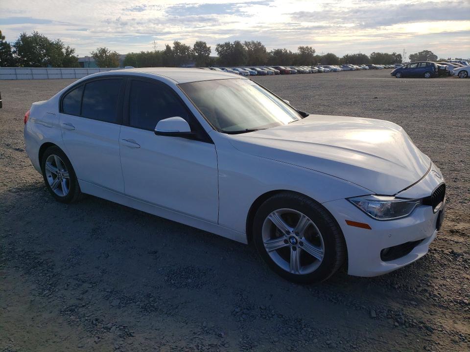 2015 BMW 3er VIN WBA3C1C50FK120604 COPART salvage auction — FRONT END, CA - SALVAGE CERTIFICATE, sold $1,400 on 2026-07-28 (photo 4)