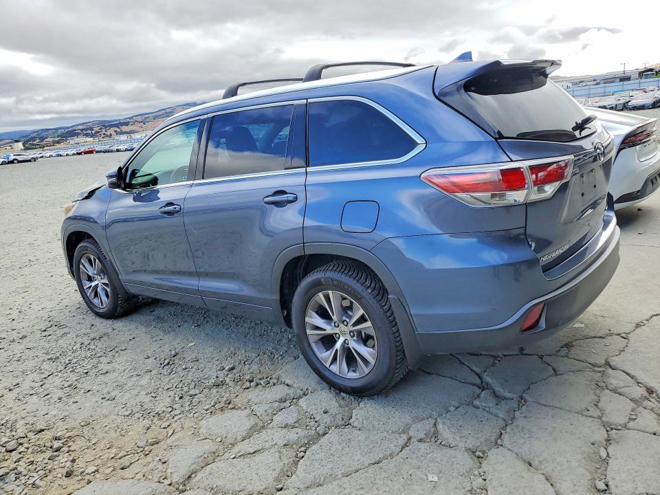 2015 Toyota Highlander VIN 5TDJKRFH9FS104122 COPART salvage auction — FRONT END, Salvage Title, sold $200 on 2026-07-30 (photo 2)