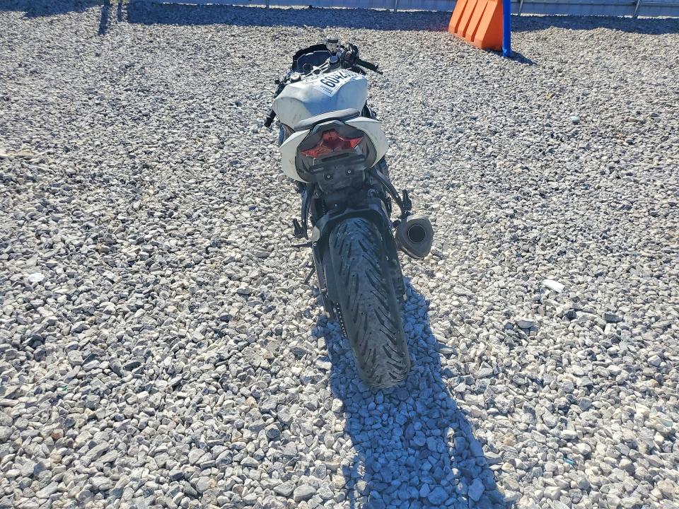2020 Kawasaki Zx VIN JKBZXJG15LA008641 COPART salvage auction — VANDALISM, AZ - CERTIFICATE OF TITLE, sold $2,000 on 2026-07-16 (photo 4)