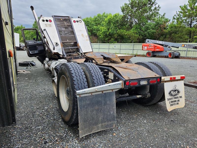 2024 Mack Pinnacle VIN 1M1PN4GY3RM015133 COPART salvage auction — ALL OVER, LA - CERT OF TITLE-SALVAGE, sold $9,100 on 2026-08-20 (photo 3)