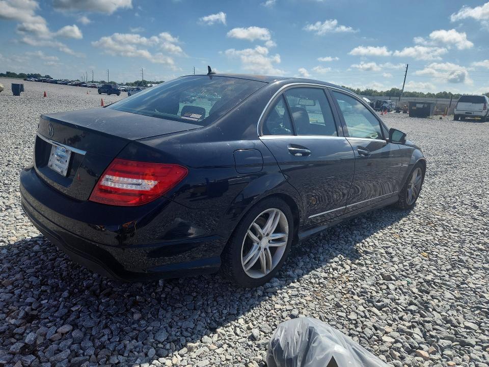 2014 Mercedes-benz C-klasse VIN WDDGF4HB2EA937711 COPART salvage auction — MINOR DENT/SCRATCHES, Fl - Cert Of Title Slvg Rebuildable, sold $850 on 2026-07-10 (photo 3)