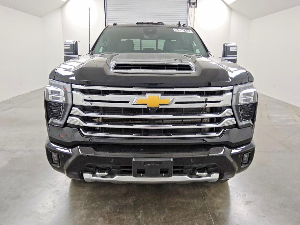 2026 Chevrolet Silverado 3500 VIN 1GC4KVEY1TF138042 COPART salvage auction — MINOR DENT/SCRATCHES, Tx - Certificate Of Title, sold $61,000 on 2026-08-27 (photo 5)