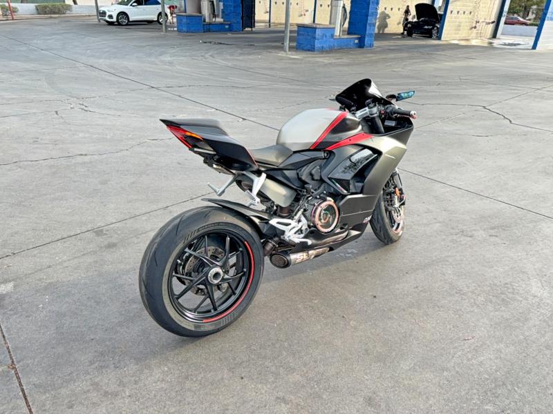 2024 Ducati Panigale VIN ZDMHAATW4RB015404 COPART salvage auction — NORMAL WEAR, AZ - CERT OF TITLE - SALVAGE (P), sold $16,000 on 2026-07-28 (photo 4)