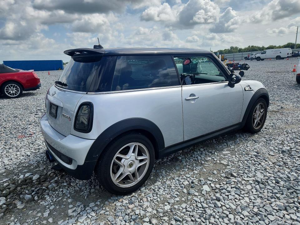2007 Mini Cooper VIN WMWMF73527TL85003 COPART salvage auction — MINOR DENT/SCRATCHES, FL - CERT OF TITLE SLVG REBUILDABLE, sold $475 on 2026-07-31 (photo 3)