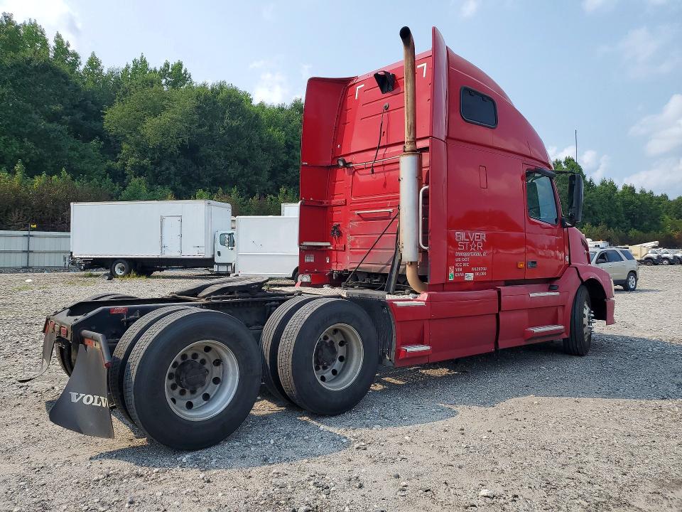 2007 Volvo Vnl VIN 4V4NC9TG17N429708 COPART salvage auction — MINOR DENT/SCRATCHES, Sc - Certificate Of Title, sold $2,850 on 2026-08-11 (photo 3)