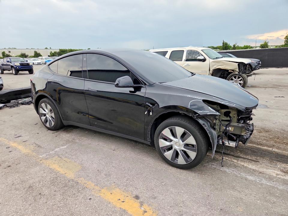 2022 Tesla Model y VIN 7SAYGDEE3NA015482 COPART salvage auction — FRONT END, FL - CERTIFICATE OF DESTRUCTION, sold $8,200 on 2026-09-10 (photo 4)